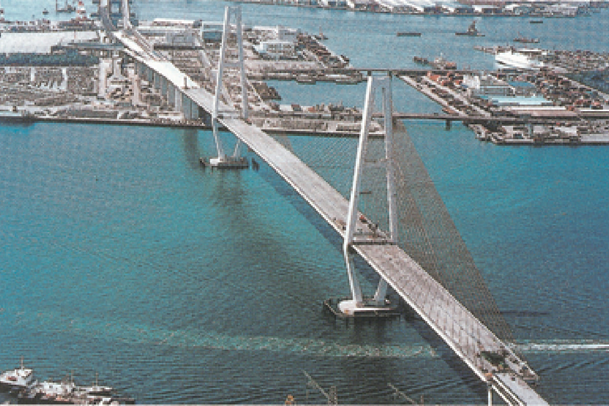 名港中央大橋の写真